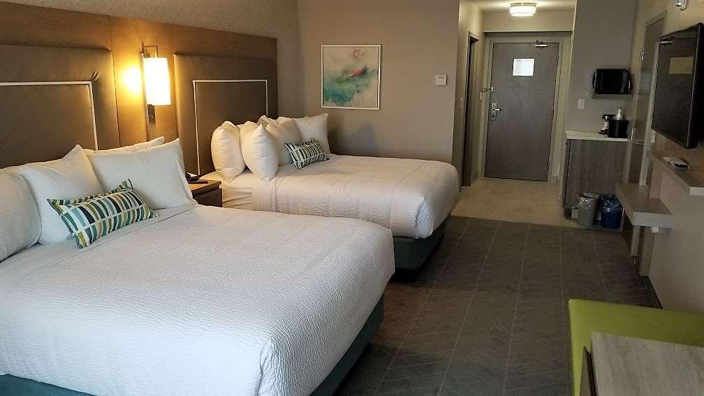 Best Western Plus Dartmouth Hotel & Suites Room photo